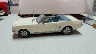 Danbury 1966 Ford Mustang Convertible 1/24 Scale Die Cast Read