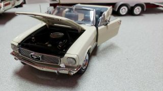 DANBURY 1966 FORD MUSTANG CONVERTIBLE 1/24 SCALE DIE CAST READ 4