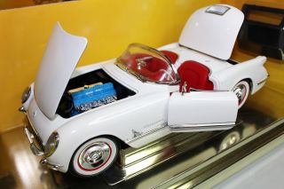 Ertl 1:18 American Muscle Series 1953 Corvette (white)