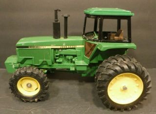 Ertl John Deere 584 Tractor With Cab 1/16 Scale Wide Front End Dual Rear Tires