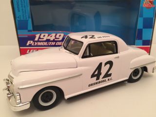Lee Petty 1949 Plymouth Deluxe 50th Anniv Ltd Ed 1:24 White 42 Racing Champions