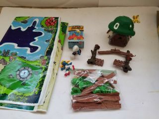 Smurf Deluxe Play Village 1983 Peyo RARE VINTAGE with mat,  gate,  figures,  fence 3