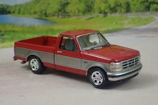 1992–1997 Ford F150 Xlt V - 8 Regular Cab Pick - Up 1/64 Scale Limited Edition W
