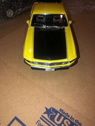 Welly 1969 Ford Mustang Boss 302 1:18 Diecast Car Yellow