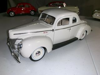 1940 Ford Coupe Deluxe,  White - Motormax 73108 - 1/18 Scale Diecast Model Toy Car