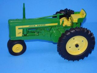 Ertl John Deere 520 Toy Tractor Narrow Front End.  1/16
