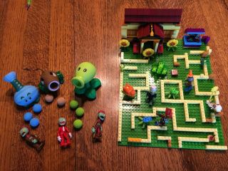 Plants Vs Zombies Garden Maze Building Blocks & Poppers - Fast Ship From Ca