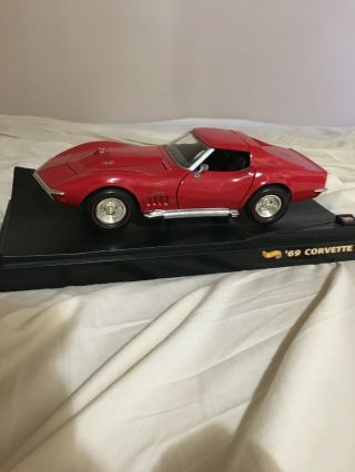 Hot Wheels Corvette 69.  1/18.