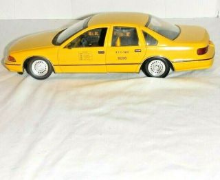 N.  Y.  C.  Taxi Cab Chevrolet Caprice Ut Diecast Models 1:18 Scale