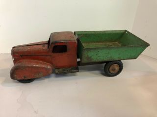 Vintage Wyandotte Pressed Steel Toy Dump Truck Nr 16”.