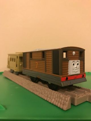 Thomas Train Trackmaster Motorized Toby And Caboose