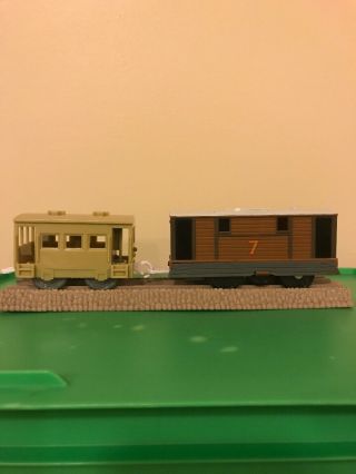 THOMAS Train Trackmaster Motorized Toby and Caboose 3