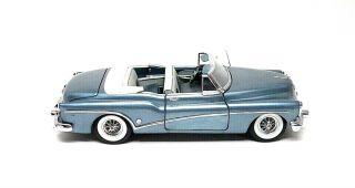 Danbury 1953 Buick Skylark - 1:24 Scale