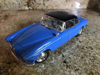 Revell 1/18 Scale - 8823 Bmw 507 Coupe - Blue / Black Roof