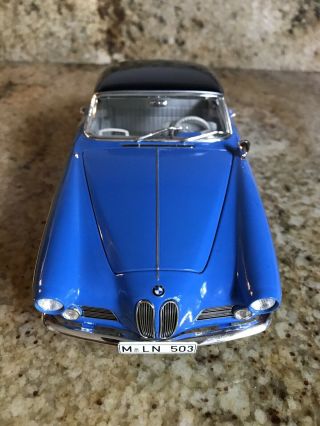 Revell 1/18 Scale - 8823 BMW 507 Coupe - Blue / Black roof 8