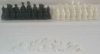 Vintage Anri - E.  S.  Lowe Renaissance Plastic/resin Felt Lined Chess Piece Set