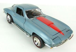 Ertl 1/18 Scale Diecast - 1967 Chevrolet Corvette L - 71 Blue Red Missing Wheel