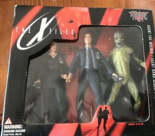 1998 Mcfarlane Toys The X Files Mulder Scully & Attack Alien Action Figure