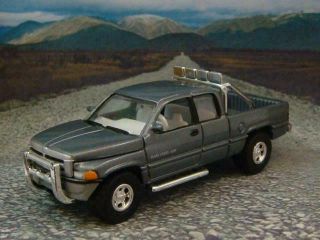 1994– 2001 Dodge Ram Slt Laramie Club Cab 4wd 1/64 Scale Limited Edition Q
