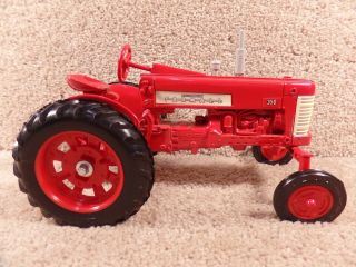 Ertl 1/16 Scale Diecast Mccormick Farmall 350 Wide Front Farm Toy Tractor