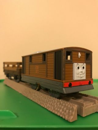 Thomas Train Tomy Trackmaster Motorized Toby And Wagon