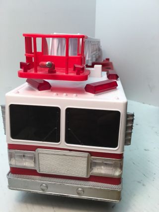 2011 Tonka Titans 328 Fire Engine Rescue Truck Lights Sounds Ladder 06730 Hasbro 4