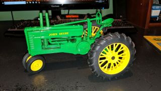 Ertl 1:16 - Scale John Deere Styled Model B Tractor - 45506 - W/defects