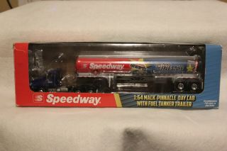 1:64 First Gear Speedway Mack Pinnacle Day Cab W/fuel Tanker
