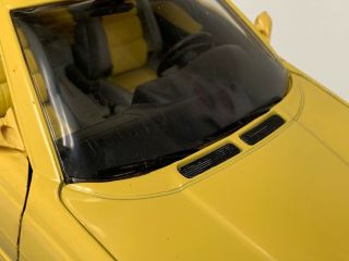 1/18 Revell BMW 850 CSi Coupe in Yellow 632 3