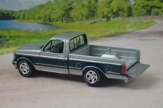 9th Gen 1992– 1997 Ford F - 150 Xlt V - 8 Duel Fuel Tank Pick - Up 1/64 Scale Le G