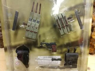 1/6 scale Dragon Collectibles.  German MP - 40 weapons set 4