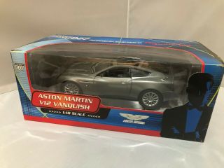 1:18 The Beanstalk Group James Bond 007 Aston Martin V12 Vanquish Silver