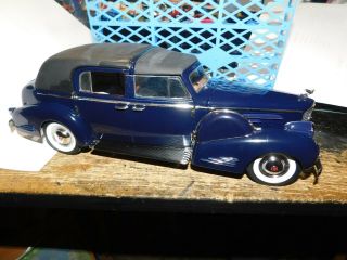 1938 Cadillac V - 16 Fleetwood Dark Blue 1/18 Signature Models Diecast