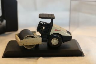 Ingersoll Rand Sd122tf Model 1:72 Scale Roller