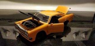 Jada 1/24 1969 Plymouth Hemi Road Runner Diecast Orange Car Bigtime Muscle