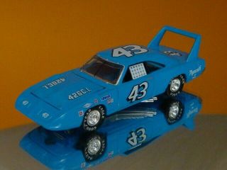Richard Petty Road Runner 1970 70 Plymouth Superbird 1/64 Scale Limited Edit K