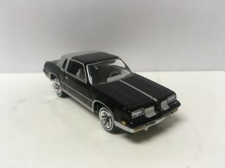 1984 84 Olds Oldsmobile Cutlass Collectible 1/64 Scale Diecast Diorama Model