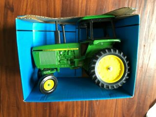 Ertl Die - Cast John Deere Row Crop Tractor 541 1993 1/16 Scale