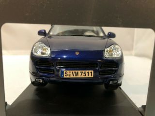 1/18 MAISTO Porsche Cayenne S BLUE Car Model 2