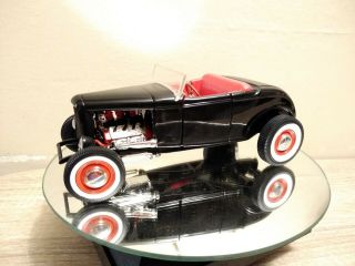 Ertl 1932 Ford Flathead V8 Street Rod Deuce Coupe Black 1:18 Diecast Muscle Car