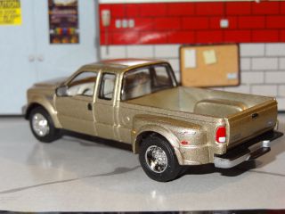 1999 - 2004 FORD F - 350 DUTY CAB DUALLY 4X4 DIORAMA DIECAST COLLECTIBLE K 3