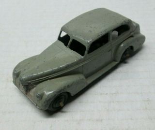 Vintage Dinky Toys 1939 Oldsmobile Sedan 39b