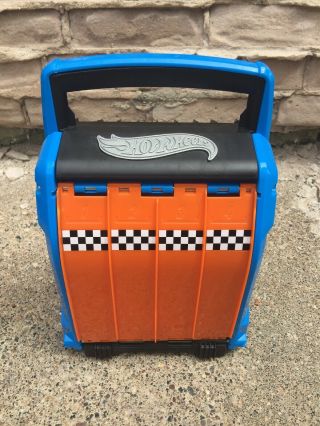 Hot Wheels 2 in 1 Store & Race Battle Carrying Case with Tracks and Ramp Slide 4