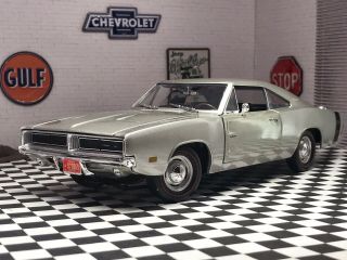 Ertl American Muscle 1969 Dodge Charger R/t Silver 1:18 Scale Diecast Muscle Car