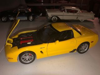 Maisto 2001 Chevrolet Corvette Z06 Die - Cast Car 1:18 Scale Yellow 31889