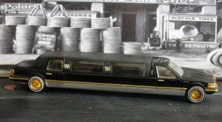 Superior,  Black & Gold 1996 Lincoln Town Car Limousine Limo 1:24 Scale Diecast