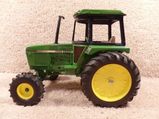 Vintage 1985 Ertl 1/16 Scale Diecast John Deere 2550 4x4 Tractor Farm Toy
