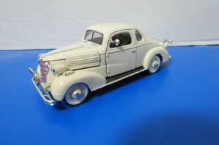 Signature 1938 Chevrolet Master Deluxe Business Coupe 1:18 Scale Die Cast Model