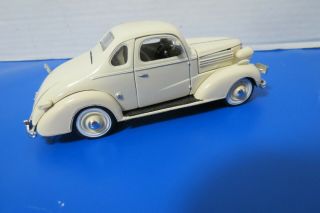 Signature 1938 Chevrolet Master Deluxe Business Coupe 1:18 Scale Die Cast Model 4
