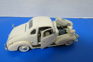 Signature 1938 Chevrolet Master Deluxe Business Coupe 1:18 Scale Die Cast Model 5